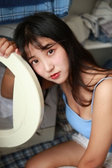美女脱了内裤张开腿让男人桶网站