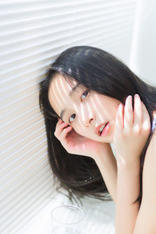 冷少辰吃童若奶